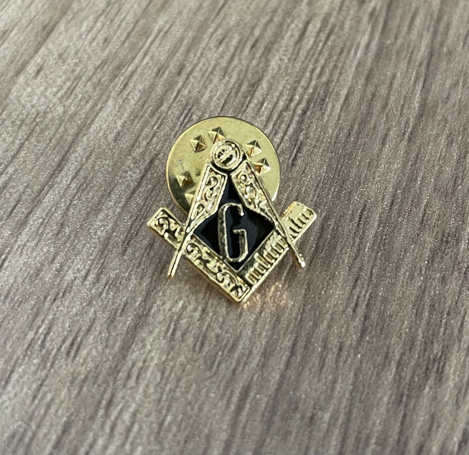 Pin Pequeno Esquadro & Compasso