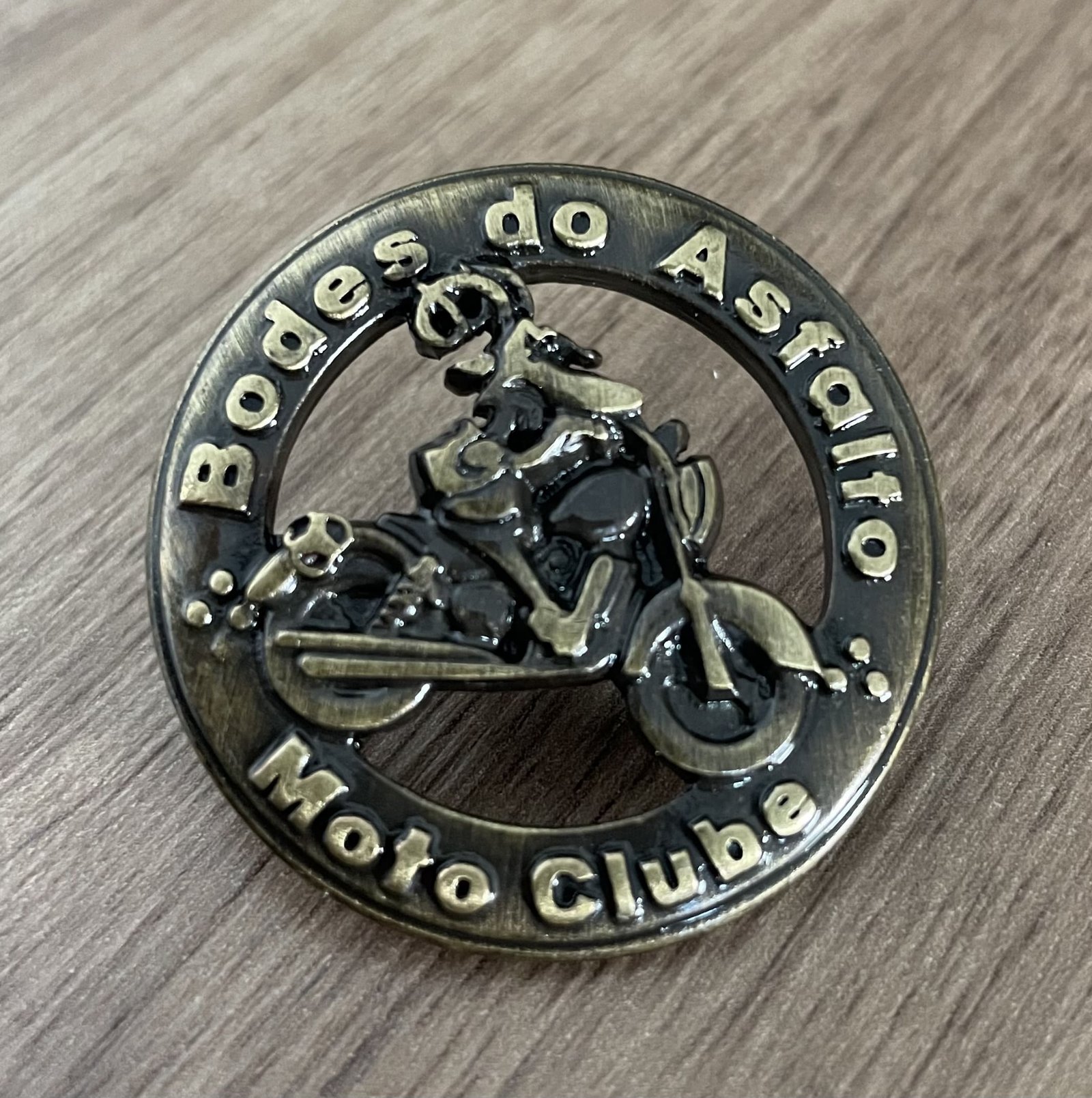 Pin vazado Bodes do Asfalto
